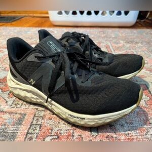 Women’s 9.5 New Balance Fresh Foam Sneakers